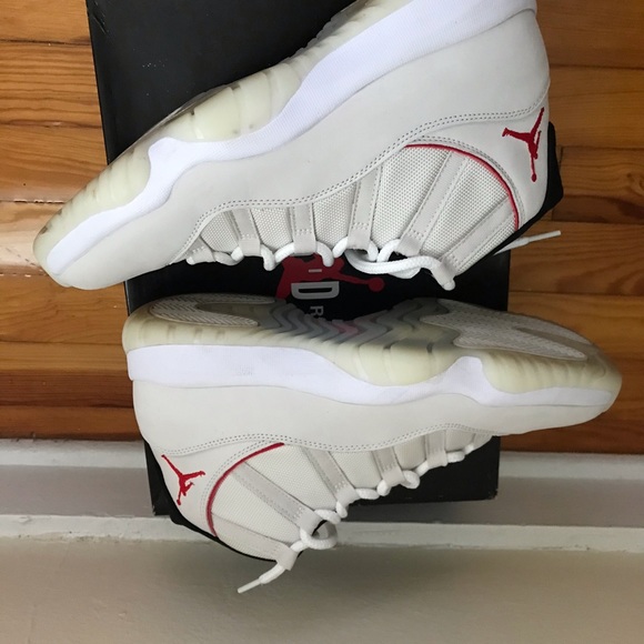 Air Jordan 11 - Picture 2 of 16
